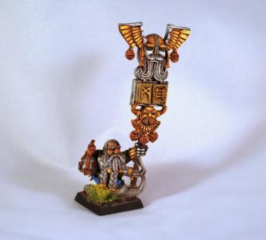 Dwarf Battle Standard Bearer by Azgaroth