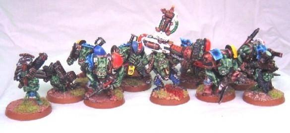 Ork Dethskullz lootaz with Mekboy (KFF) and ammo grots. by Dazkhull