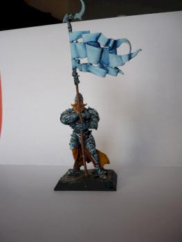 Conversion - Dwarf Standard Bearer by liohell