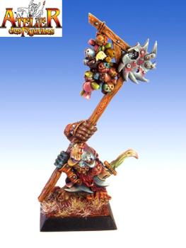 Mid-Nor Dwarf standard Bearer by atelierdesfigurines