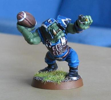 BloodBowl Orc Thrower, Blood Bowl Ork-Werfer by Dino