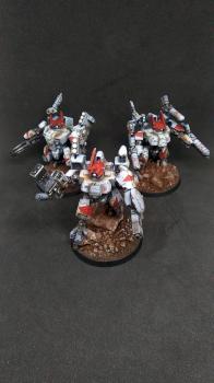 Tau XV8 Battlesuit team by highelf