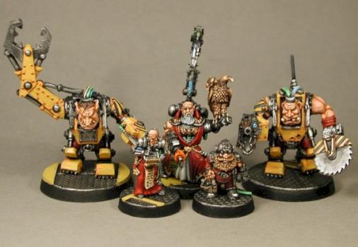 Adeptus Mechanicus Techpriest with Retinue by witchhunter