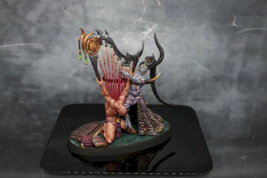 Slaanesh harpist by Brennos80