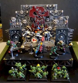 Citadel Miniatures, WH40k, Space Orcs - Goffik Rokk Band, Da Deff Skullz in concert by smilie23