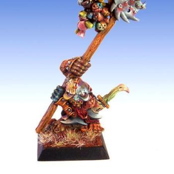 Mid-Nor Dwarf standard Bearer by atelierdesfigurines