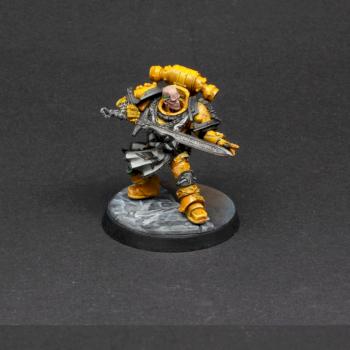 Sigismund, First Captain of the Imperial Fists by dicker koenig