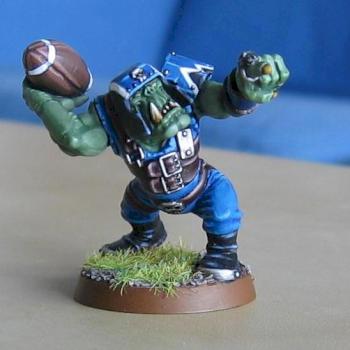 BloodBowl Orc Thrower, Blood Bowl Ork-Werfer by Dino