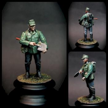 1/35 Scale - Combat Engineer cleaning spade WW2 (Conversion) by Vinolata