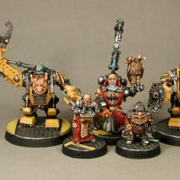 Adeptus Mechanicus Techpriest with Retinue by witchhunter