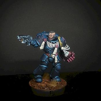 Crimson Fists Lieutenant conversion by risk0