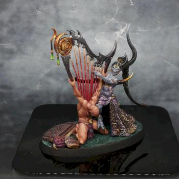 Slaanesh harpist by Brennos80