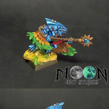 Lizardmen Skink Priest with Feathered Cloak by Bizon