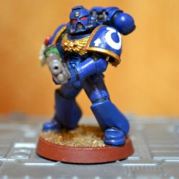 Space marine tactical squad trooper with plasma gun. The Ultramarines chapter. by New Рыжик