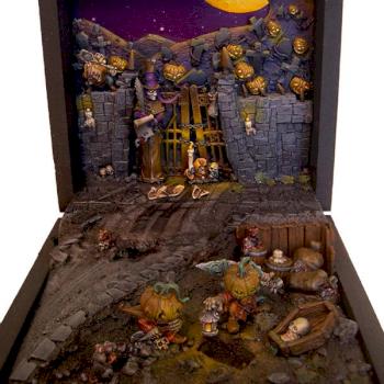 Do not open before Halloween - focus on diorama by emptyv