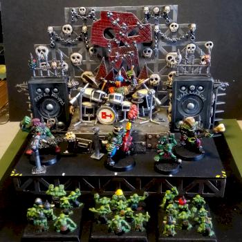 Citadel Miniatures, WH40k, Space Orcs - Goffik Rokk Band, Da Deff Skullz in concert by smilie23