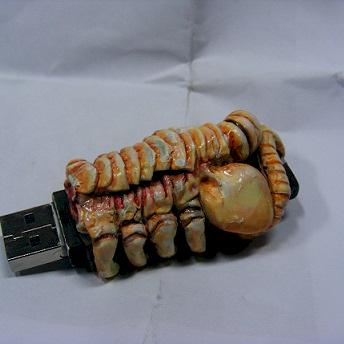 Facehugger pendrive by Rothskin