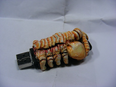 Facehugger pendrive by Rothskin